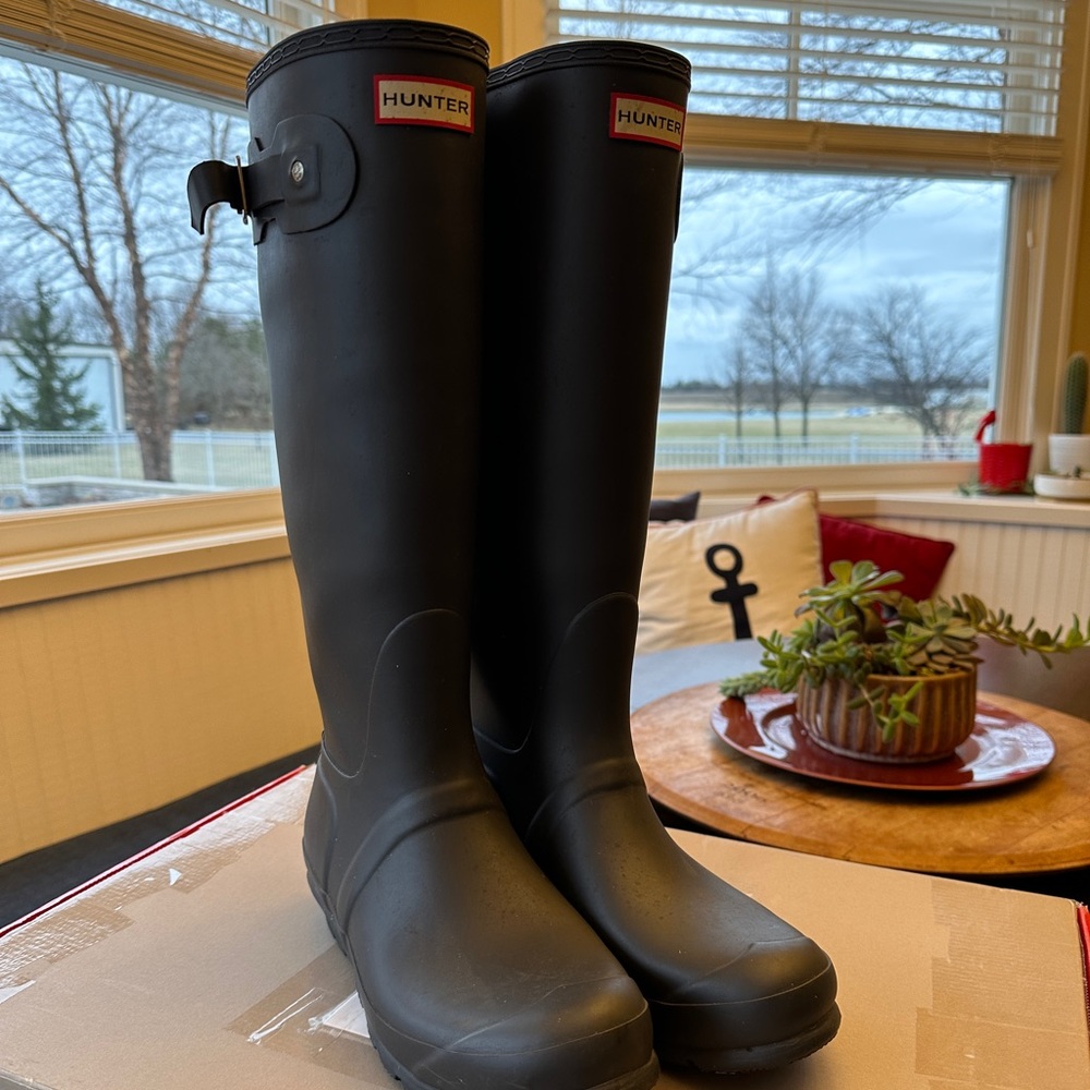 Tall Hunter boots size 9 dark slate with orginal box